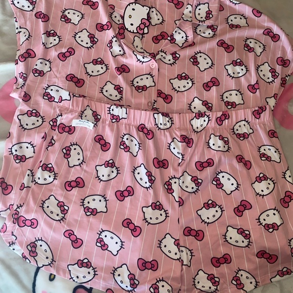 Hello kitty pj set XL - Picture 2 of 3